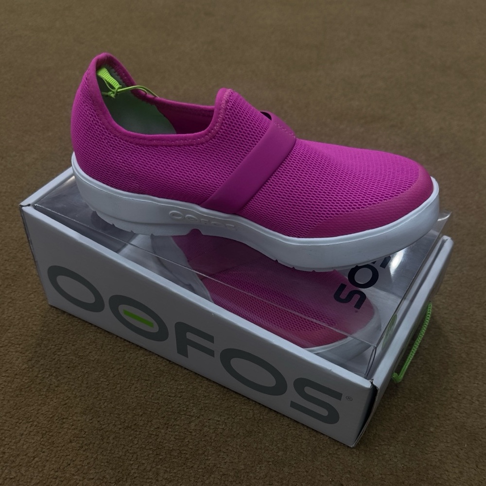 Oofos pink slip on
